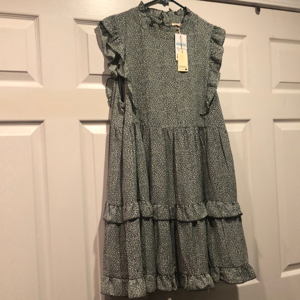ADORABLE JODIFL Tiered Ruffle Dress in Sage Leopard print!  Size L (10-12)